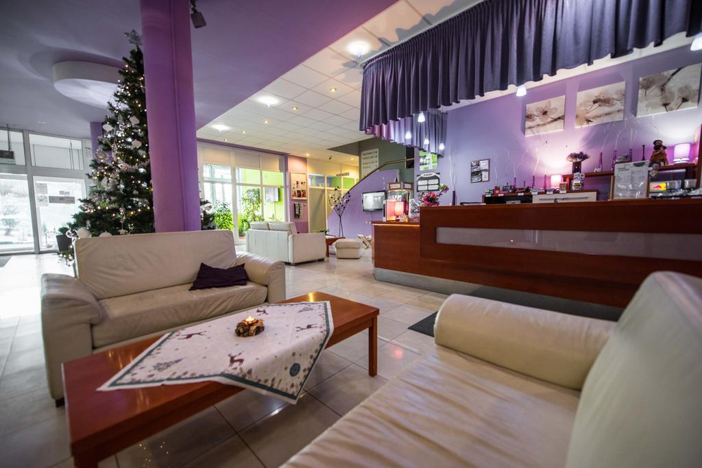 Plejsy Hotel Krompachy Exterior foto