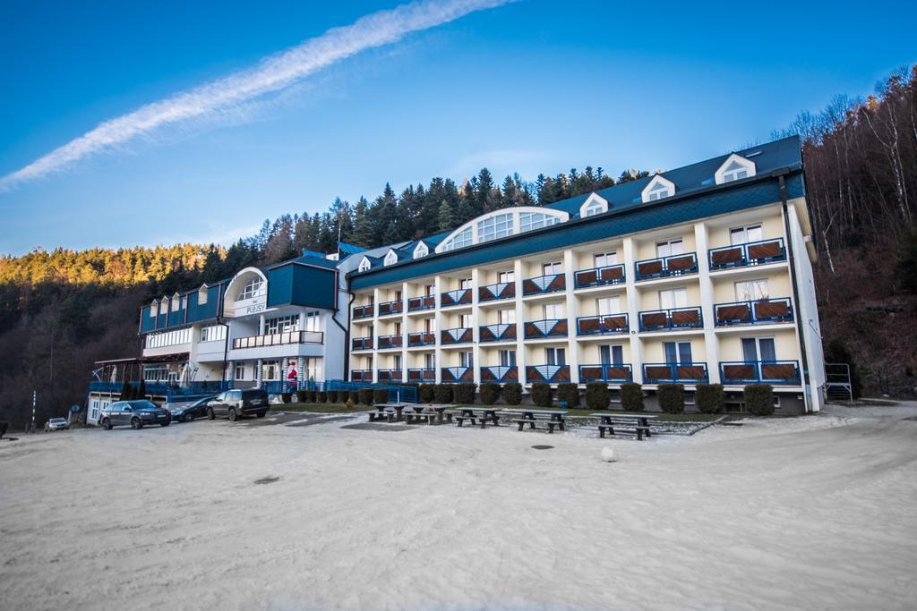 Plejsy Hotel Krompachy Exterior foto